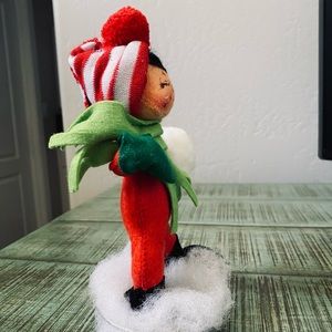 Vintage 1957-1983 annalee snow ball fighting boy